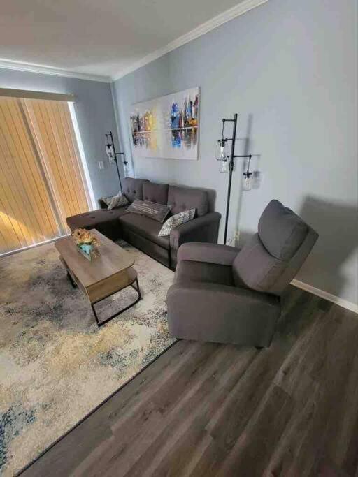 2022 Renovated 2-Bdrm Cozy, Lovely Condo W/Parking! ฮิลตันเฮดไอส์แลนด์ ภายนอก รูปภาพ