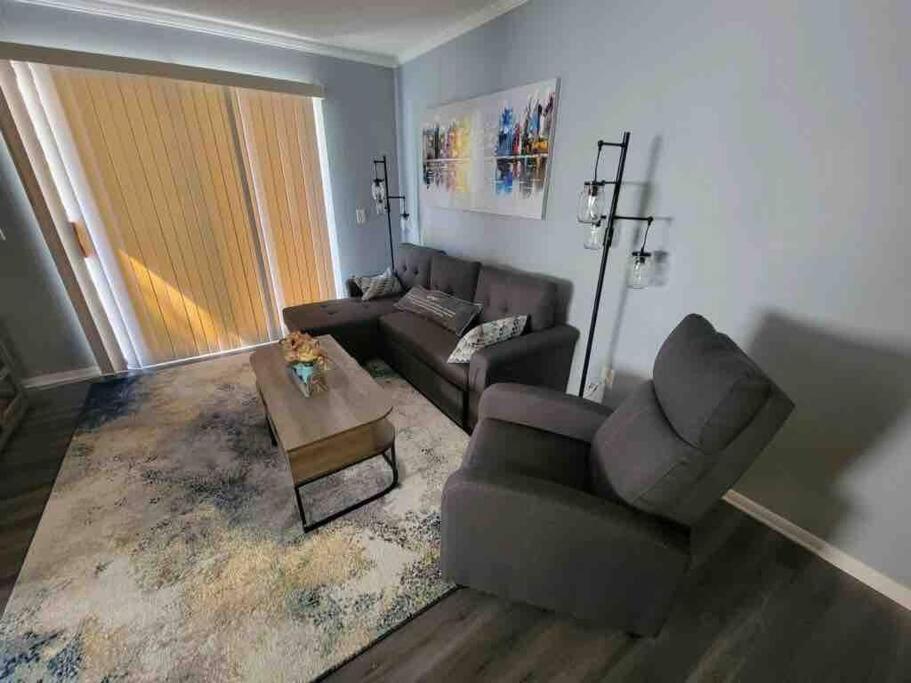 2022 Renovated 2-Bdrm Cozy, Lovely Condo W/Parking! ฮิลตันเฮดไอส์แลนด์ ภายนอก รูปภาพ